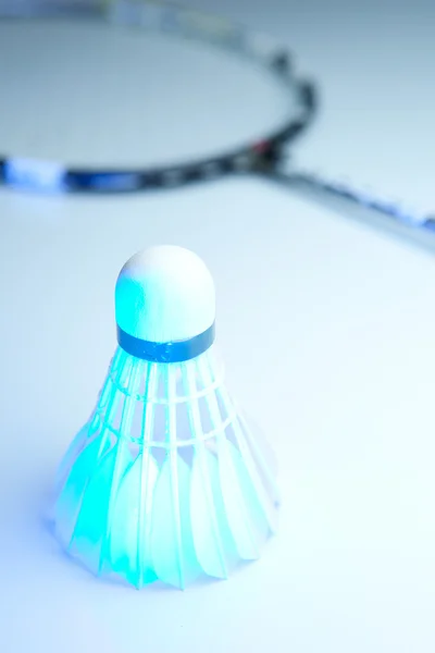 Badminton raketle beyaz — Stok fotoğraf