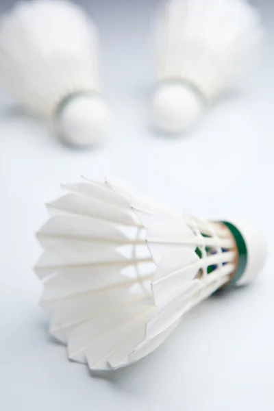 Μπάντμιντον shuttlecocks σε λευκό (χρώμα τονισμένα εικόνας) — Φωτογραφία Αρχείου