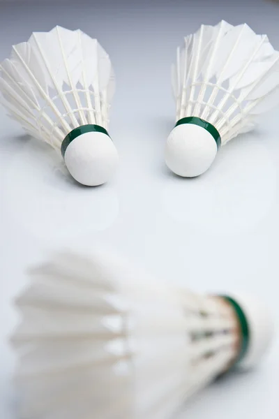 Navette Badminton su bianco (colore immagine tonica ) — Foto Stock