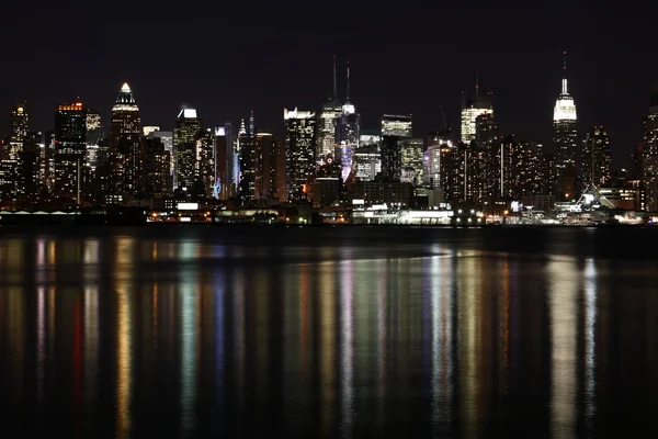 Midtown (West Side) Manhattan à noite vista de Weehawken, NJ . — Fotografia de Stock