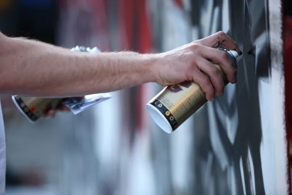 Graffiti Artist hands with paint cans — Stock Photo, Image