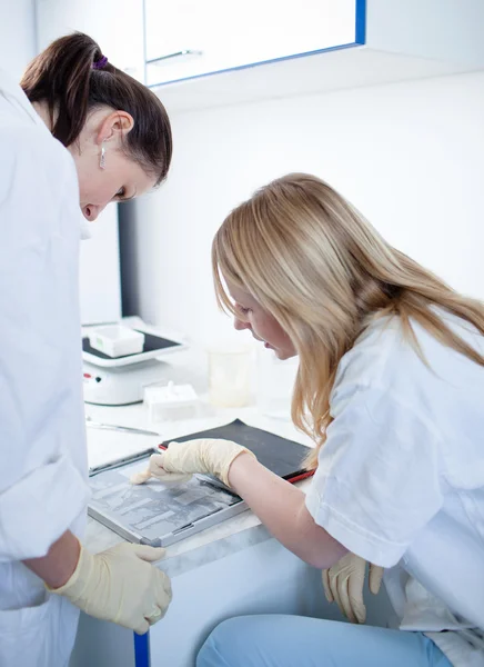 Two female researchers doing research in a lab (color toned imag — Stock Photo, Image
