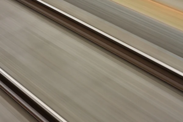 Železnice z rychle jedoucího vlaku. — Stock fotografie