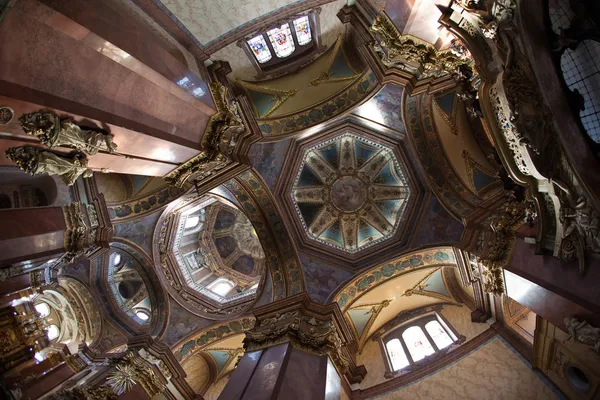Espléndida iglesia barroca interior — Foto de Stock