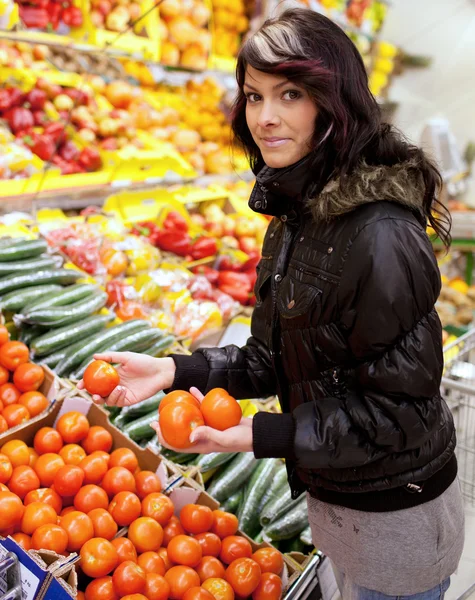 stock image Beautiful young woman buying fruits and vegetables at a produce