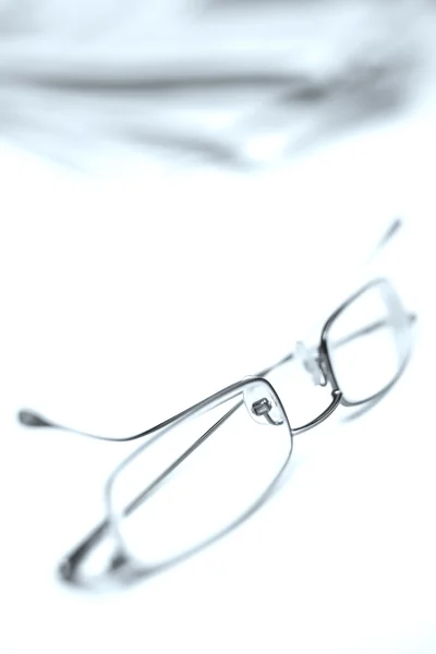Bril geïsoleerd op witte achtergrond — Stockfoto