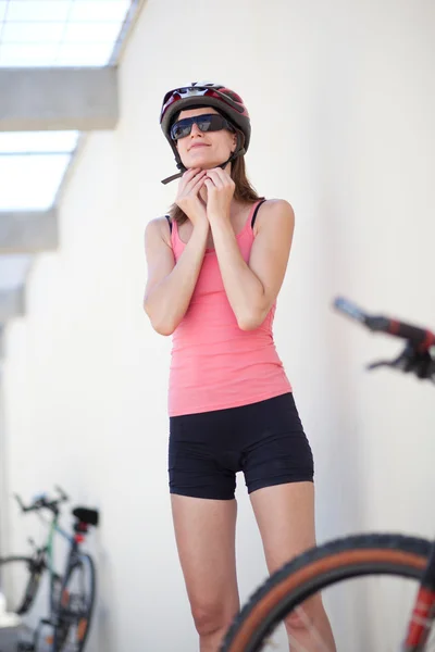 Portret dość kobiet rowerzysta — Zdjęcie stockowe