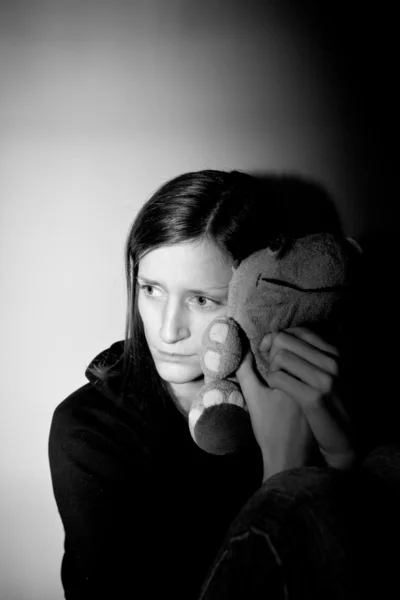 Fiatal nő szenved a súlyos depresszió/szorongás — Stock Fotó