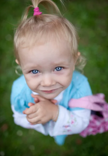 Cute little girl outdoors in a park — Stock Photo, Image