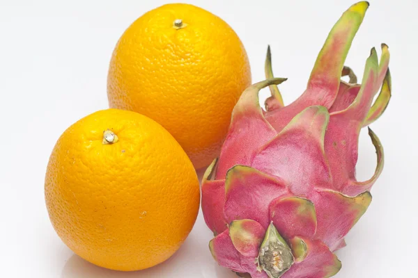 Frutta del drago e arance — Foto Stock