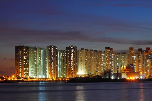 Bloki mieszkalne hong kong nocą — Zdjęcie stockowe