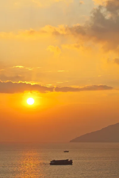 Okyanusun üzerinde gün batımı — Stok fotoğraf