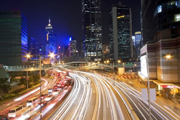 Traffic in Hong Kong downtown at night — Stock Photo, Image