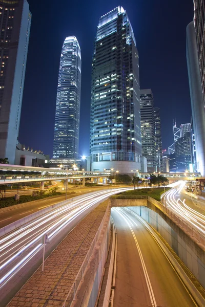 Χονγκ Κονγκ, τη νύχτα, δείχνει την απασχολημένος ατμόσφαιρα σε αυτή την πόλη. — Φωτογραφία Αρχείου