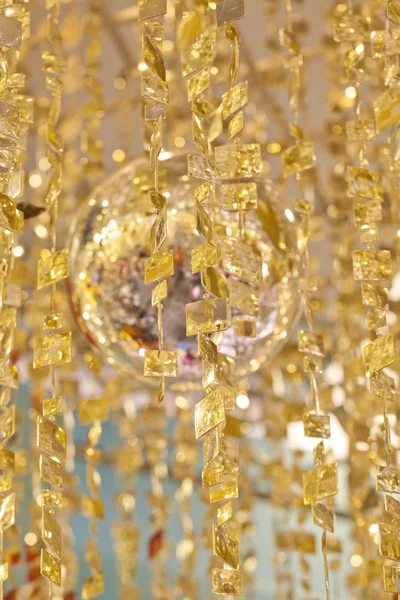 Рождественские украшения золотого цвета — стоковое фото