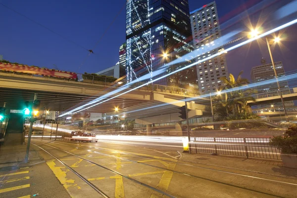Ночное движение в Гонконге — стоковое фото
