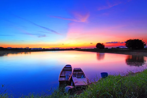 池に沈む夕日 — ストック写真