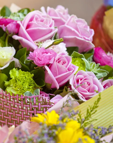 Róże na dekoracje i prezenty — Zdjęcie stockowe