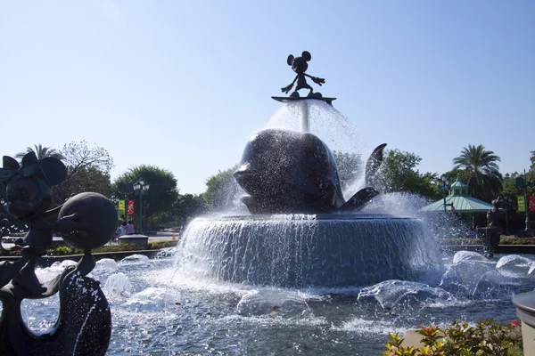 Hong Kong Disneyland fountain at entrance — Stock Photo, Image