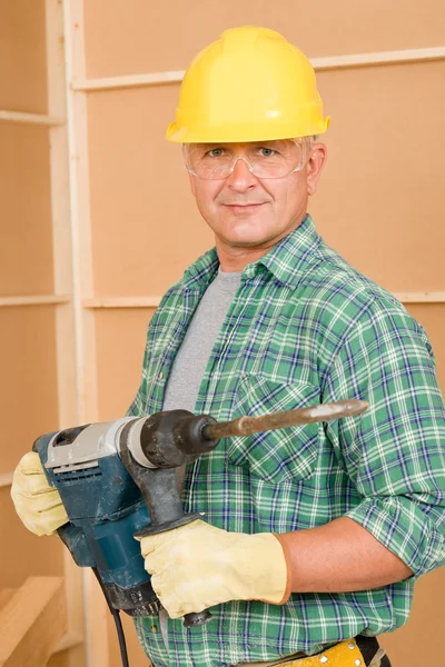 Handyman melhoria da casa trabalhando com jackhammer — Fotografia de Stock