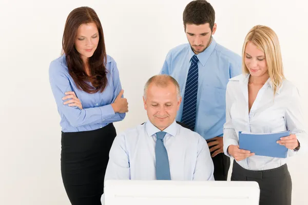 Affärschef team mogna för med kollegor — Stockfoto