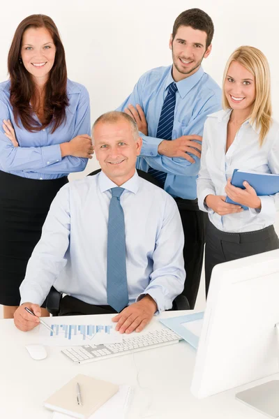 Business team gelukkig volwassen manager met collega 's — Stockfoto