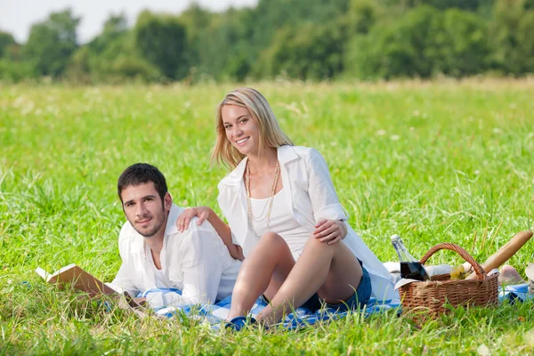 Picnic - Romantic couple read book meadows — Stock Photo, Image