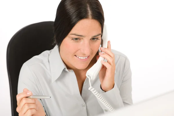 Glimlachende zakenvrouw aantrekkelijke bellen — Stockfoto