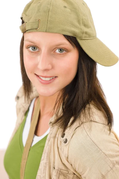 Studentka teenager s baseballovou čepici pózuje — Stock fotografie