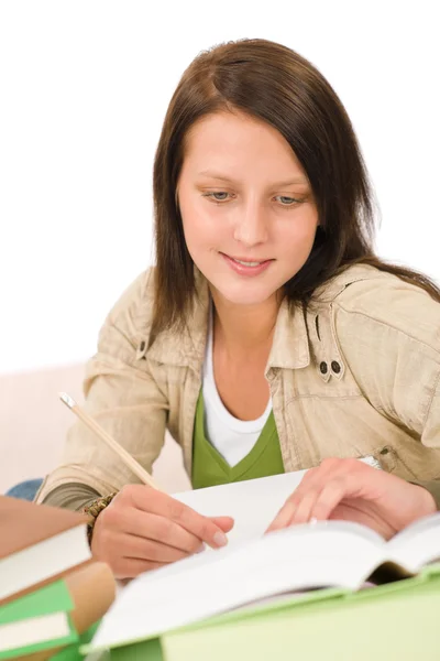 Κορίτσι έφηβος μαθητής γράψει εργασία με το βιβλίο — Φωτογραφία Αρχείου