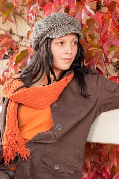 Autumn park bench young woman relaxing — Stock Photo, Image