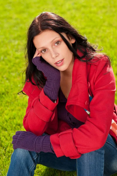 Retrato de atuendo de invierno de hermosa modelo femenina — Foto de Stock