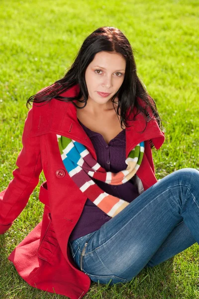 Güzel kadın modeli kış kıyafeti portresi — Stok fotoğraf