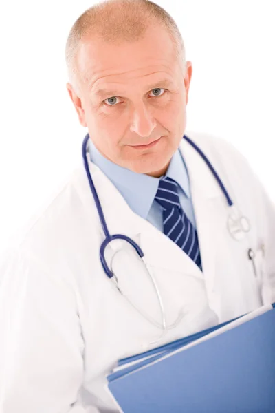 Lekarz dojrzały mężczyzna portret z folderów — Zdjęcie stockowe
