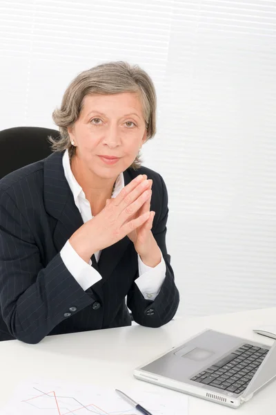 Senior businesswoman sit behind office desk — Stock Photo, Image
