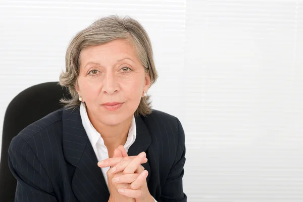 Senior Geschäftsfrau professionelles Porträt smart — Stockfoto