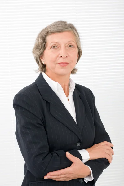 Ritratto professionale di donna d'affari senior intelligente — Foto Stock