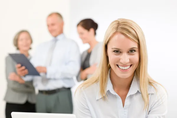 Business woman pretty with colleagues discussing Royalty Free Stock Photos