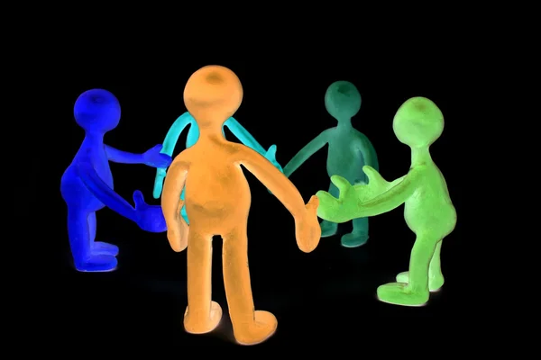 Olhe em discutir grupo fantoches coloridos de plasticina — Fotografia de Stock