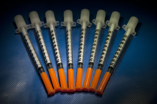 Insulin-Injektionsstift liegt auf Atelierboden — Stockfoto