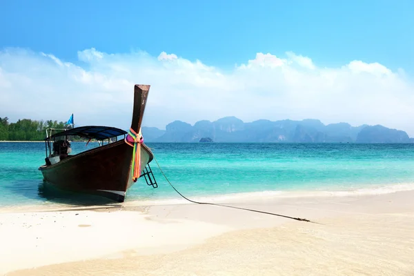 Uzun tekne ve poda Adası Tayland Stok Resim