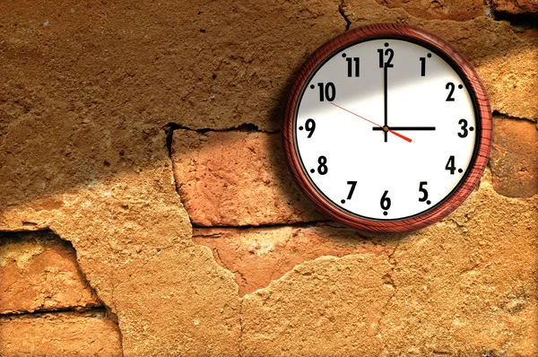 Clock on the old wall cement. — Stock Photo, Image