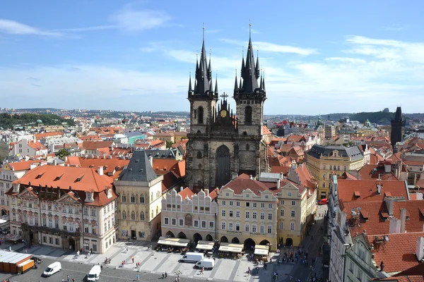 Het oude stadsplein in Praag — Stockfoto