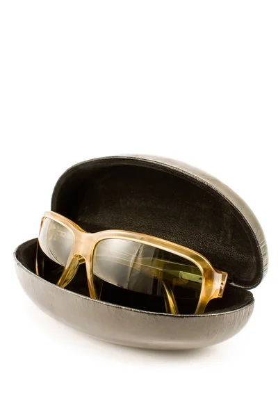 Солнцезащитные очки в футляре — стоковое фото