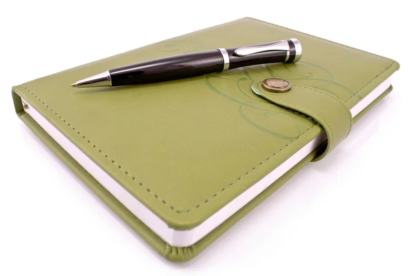 笔和绿色笔记本 — 图库照片