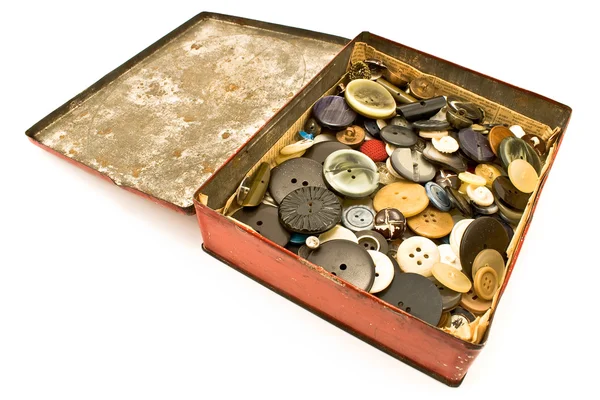Colección de botones de ropa en caja de lata roja — Foto de Stock