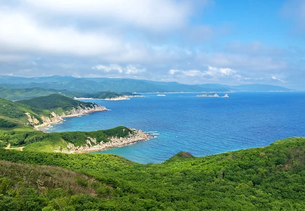 De zuidelijke kust van de zee van japan, de Russische kraj Primorski. — Stockfoto