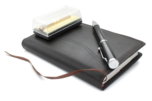 A notebook és a toll, nyakkendőtűk — Stock Fotó