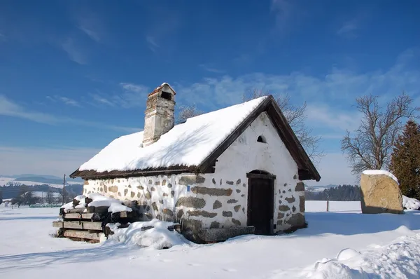 Cottage in winter landscape — Stock Photo, Image