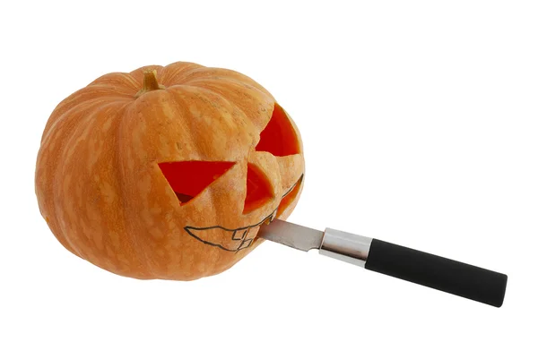 Halloween jack o lantern carving pumpkin with knife — Stock Photo, Image